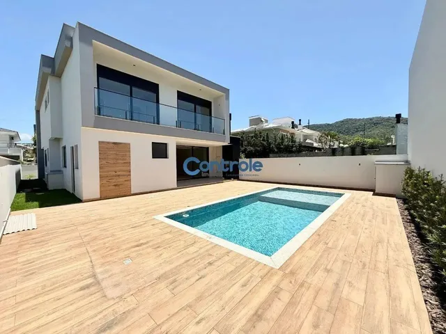 Imagem: Casa de 04 Quartos (03 Suítes) e Piscina