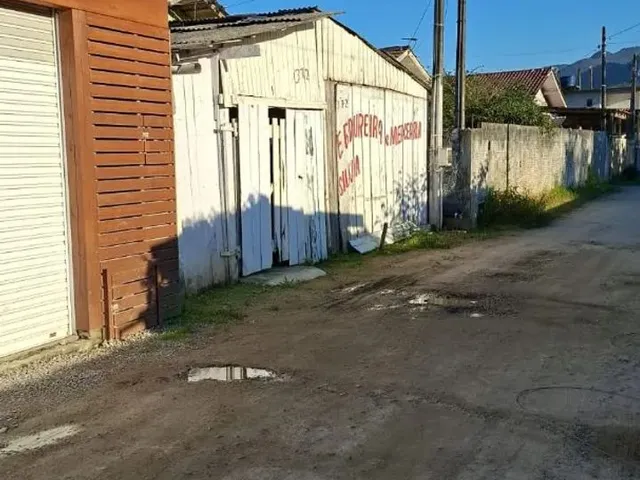 Imagem: Vendo Casa de Madeira Aririu da Formiga