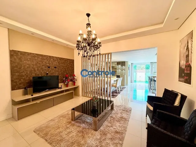 Imagem 3: Casa com Suíte e Closet, Ampliada, Decorada e com 2 Vagas! Porteira Fechada