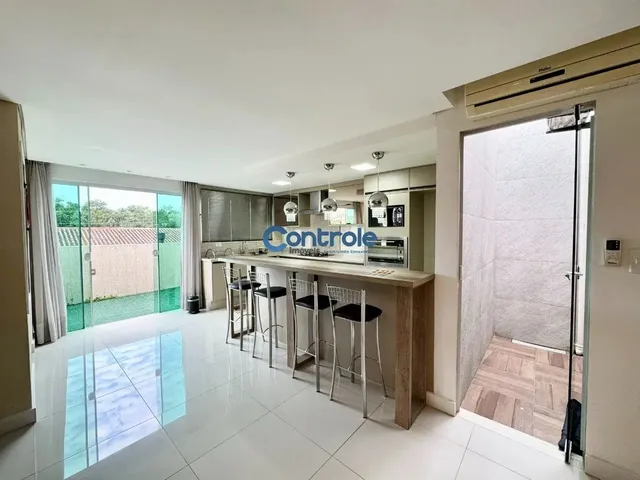 Imagem 6: Casa com Suíte e Closet, Ampliada, Decorada e com 2 Vagas! Porteira Fechada