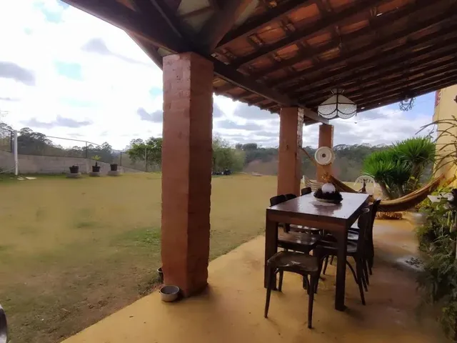 Imagem: A casa em condomínio possui 4 Dormitórios, 5 Banheiros, 1