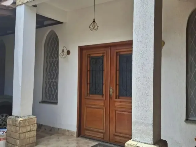 Imagem: A casa possui 2 Dormitórios, 2 Banheiros, 1 Vaga na