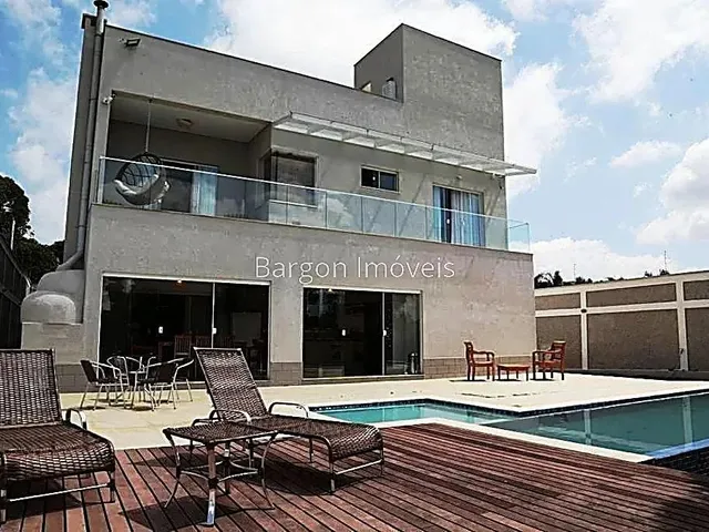 Imagem: Linda Casa de Três Quartos a Venda no Bairro