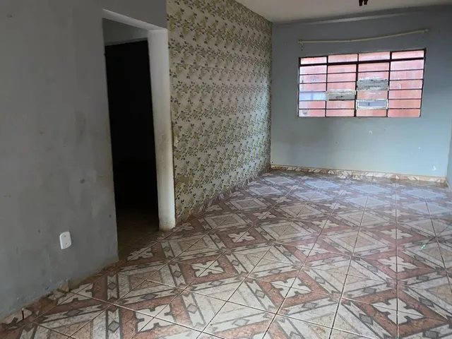 Imagem: A casa possui 3 Dormitórios, 1 Banheiro, 2 Vagas na