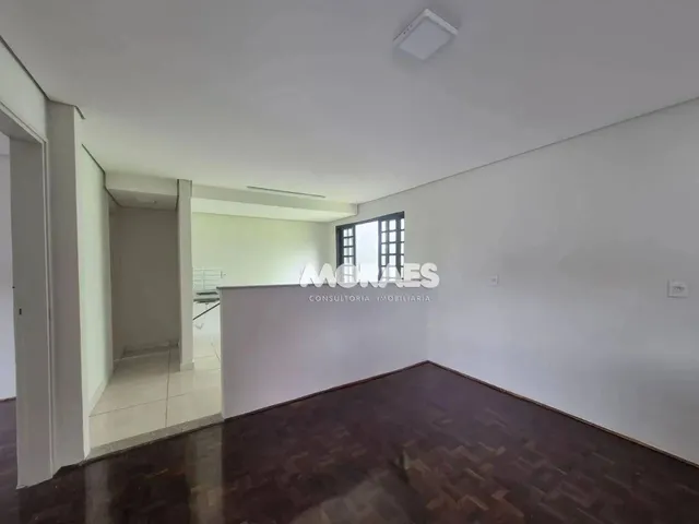 Imagem: A casa possui 2 Dormitórios, 1 Banheiro, 4 Vagas na