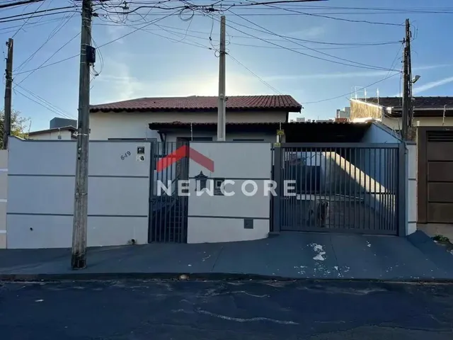 Imagem: A casa possui 3 Dormitórios, 2 Suítes, 4 Banheiros, 5