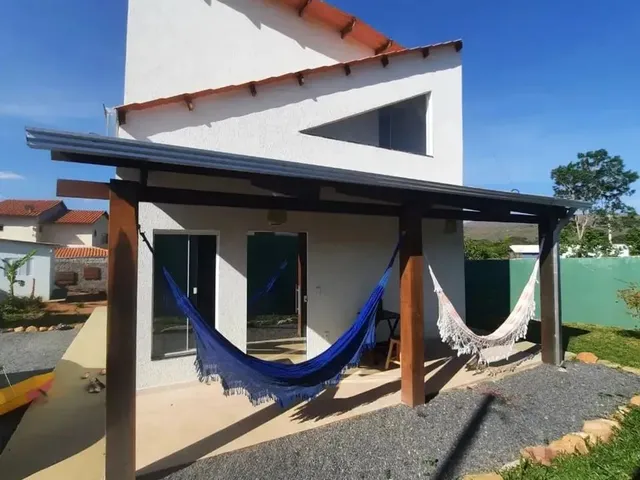 Imagem: A casa possui 2 Dormitórios, 2 Suítes, 2 Banheiros, 3