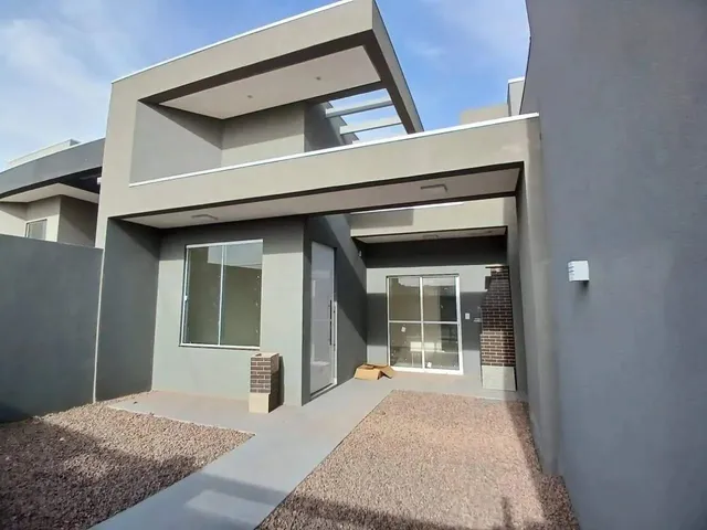 Imagem: A casa possui 3 Dormitórios, 2 Banheiros, 2 Vagas na