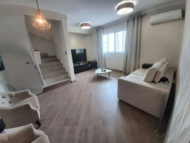 Imagem: A casa possui 3 Dormitórios, 1 Suíte, 5 Banheiros, 3