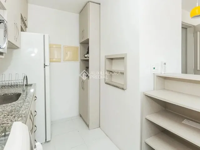 Imagem 10: Apartamento para Alugar Semi-Mobiliado na Rua Cervantes, em Porto Alegre. Imóvel com 2