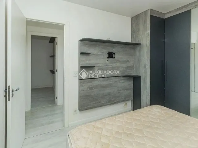 Imagem 15: Apartamento para Alugar Semi-Mobiliado na Rua Cervantes, em Porto Alegre. Imóvel com 2
