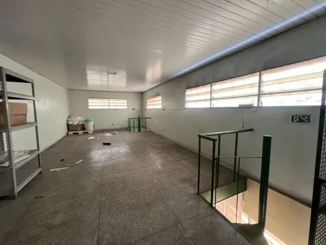Imagem 10: Prédio Comercial, 900M², 9 Salas em Val-De-Cans
