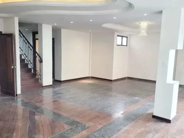 Imagem: Prédio Próximo À Basílica