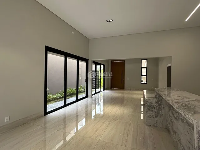 Imagem: A casa possui 5 Dormitórios, 5 Suítes, 6 Banheiros, 4