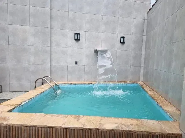 Imagem 16: Casa Mosela - Rua Principal - Garagem 4 Carros - Piscina