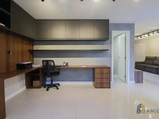 Imagem 10: Amplo Apartamento com 3 Dormitórios em Excelente Localização, À Venda no Centro De