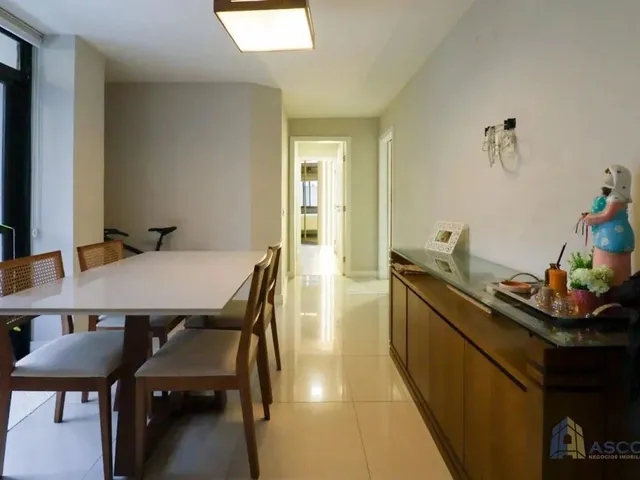 Imagem 3: Amplo Apartamento com 3 Dormitórios em Excelente Localização, À Venda no Centro De