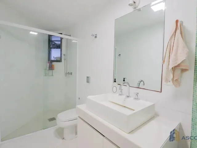 Imagem 2: Amplo Apartamento com 3 Dormitórios em Excelente Localização, À Venda no Centro De
