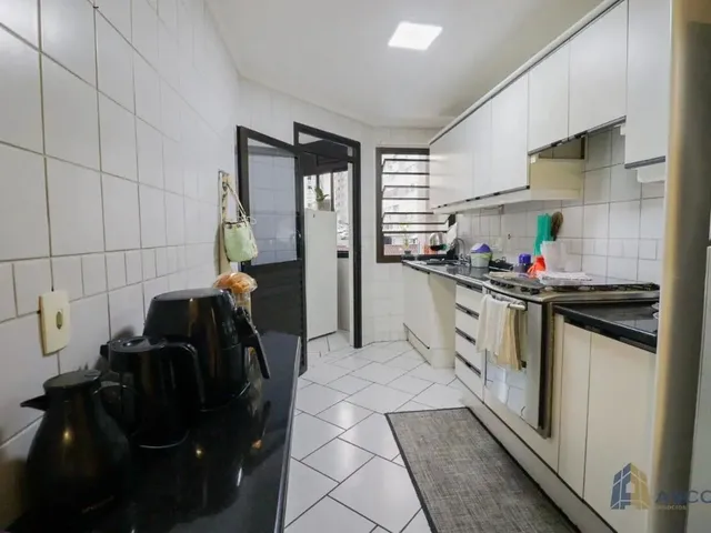 Imagem 8: Amplo Apartamento com 3 Dormitórios em Excelente Localização, À Venda no Centro De
