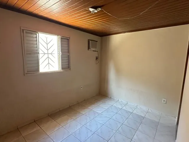Imagem 2: Casa Térrea em Rua Tranquila