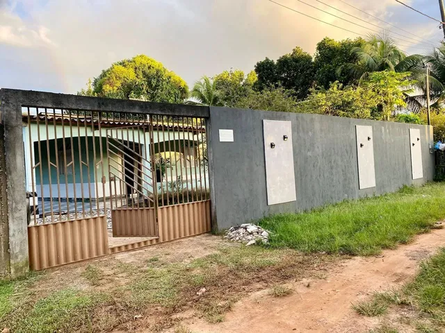Imagem: A casa possui 2 Dormitórios, 1 Banheiro, 3 Vagas na