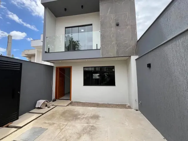 Imagem: A casa possui 3 Dormitórios, 1 Suíte, 2 Banheiros, 1 Vaga