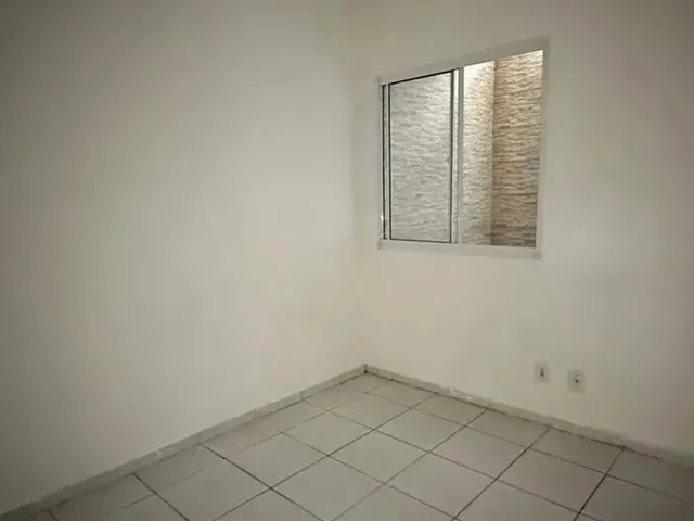 Imagem 2: Casa com 2 Quartos para Aluguel em Condominio Fechado