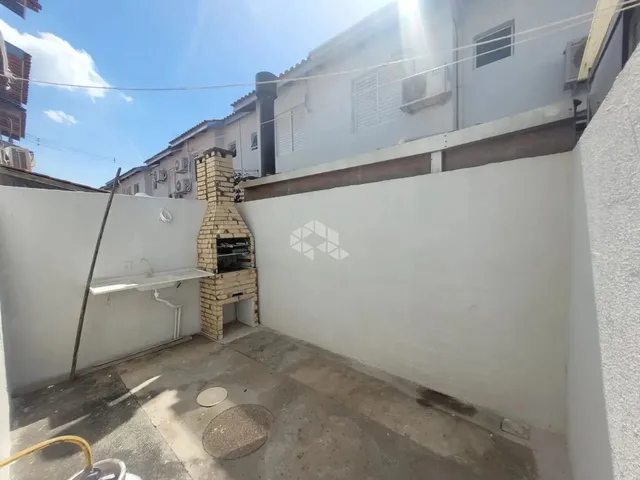 Imagem 2: Sobrado com 2 Dormitórios, Lavabo, Pátio com Churrasqueira, a Venda no Bairro Igara