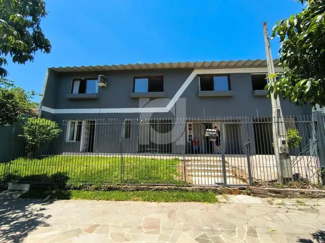 Imagem: Casa com 3 Dorm 2 Kitnet - 200M² Privados
