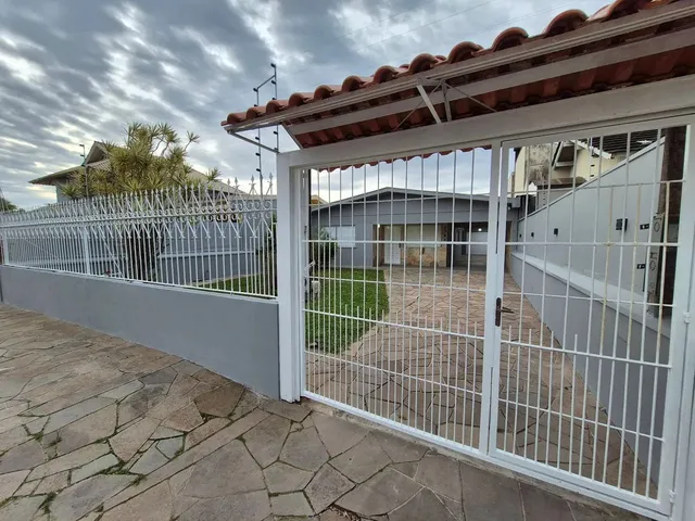 Imagem 2: Casa Térrea no Bairro Niterói com 190M² de Área Construída e Terreno de 484M²