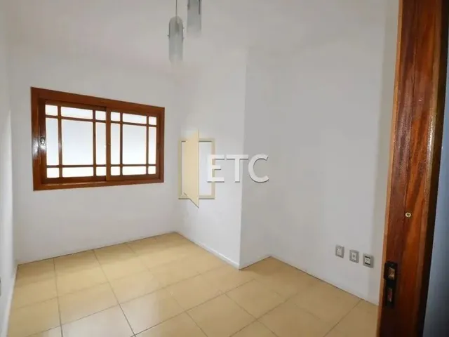 Imagem 2: Casa em Condomínio Anto Padrão, com 5 Dormitórios