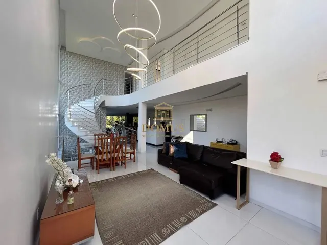 Imagem: A casa em condomínio possui 4 Dormitórios, 4 Suítes, 5
