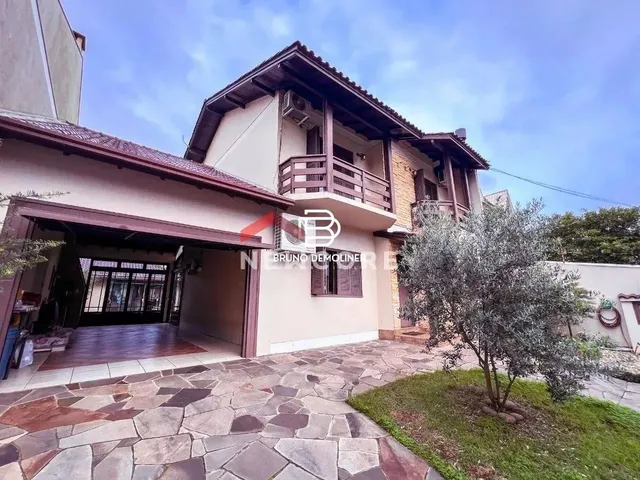 Imagem: A casa possui 3 Dormitórios, 1 Suíte, 2 Banheiros, 3