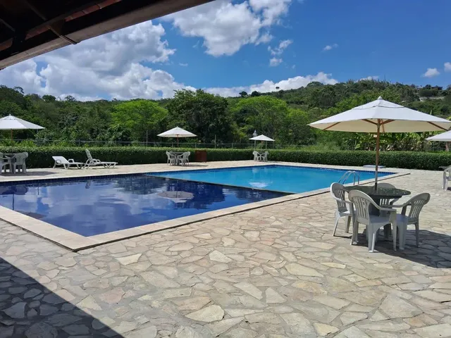 Imagem: A casa em condomínio possui 2 Dormitórios, 2 Banheiros, 3