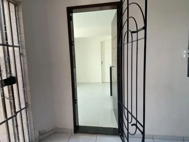 Imagem 8: Apartamento Térreo nos Funcionários com 2 Quartos, Sendo 1 Suíte e com Varanda