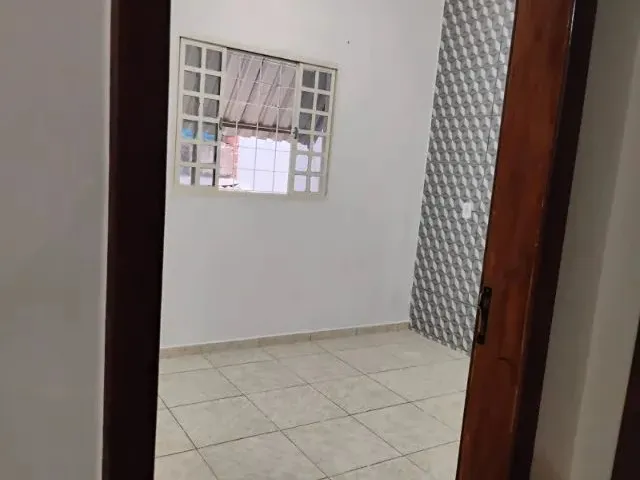 Imagem 8: Aluga-Se Casa 1° Andar. 3 Quartos e Garagem