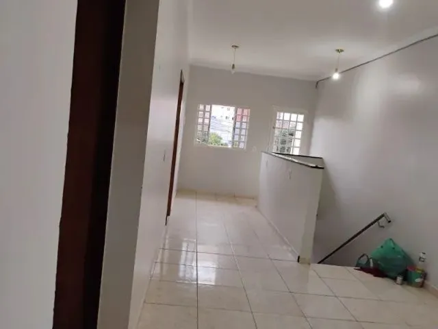 Imagem 4: Aluga-Se Casa 1° Andar. 3 Quartos e Garagem