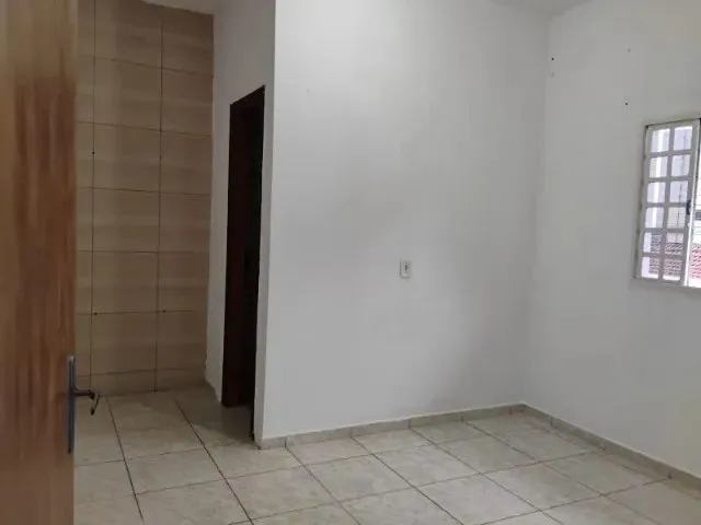 Imagem 7: Aluga-Se Casa 1° Andar. 3 Quartos e Garagem