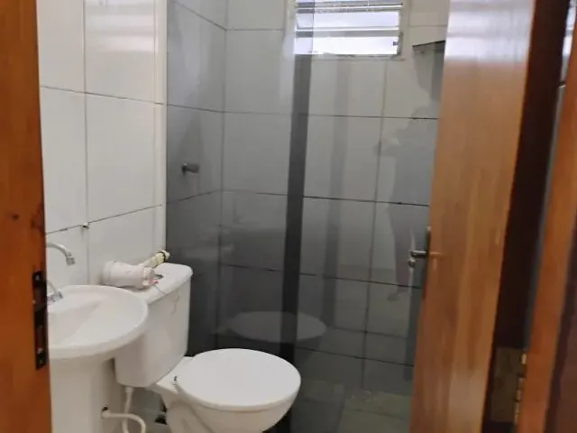 Imagem 10: Aluga-Se Casa 1° Andar. 3 Quartos e Garagem