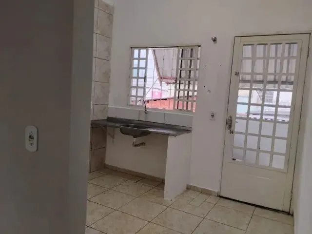 Imagem 2: Aluga-Se Casa 1° Andar. 3 Quartos e Garagem