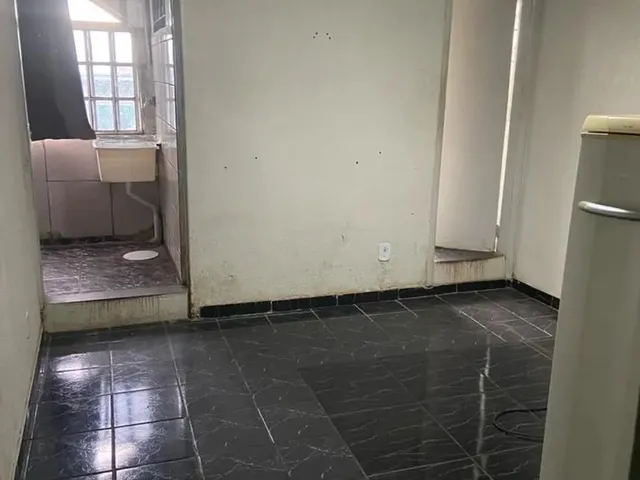 Imagem: Alugo Apartamento no Terceiro Andar, Virado
