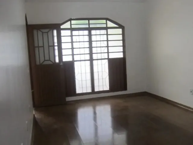 Imagem 1: Aluga -Se Casa Qs 7 Rua 218 2 Quartos Sendo 1 Suíte, Sala, Copa, Laje, Garagem
