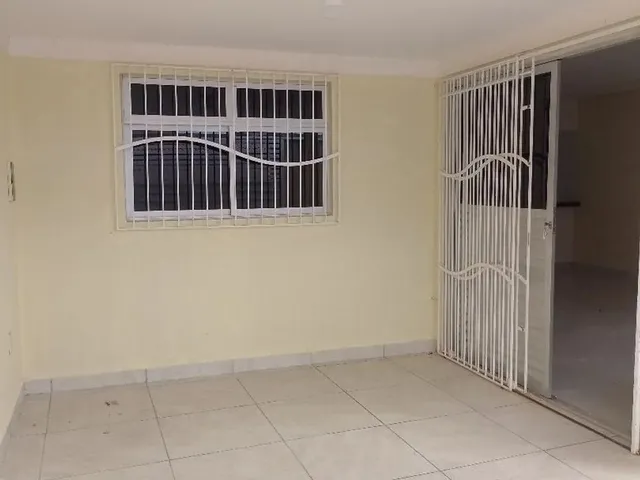 Imagem 3: Oferta Imperdível! Casa em Excelente Localização . Próximo Ao Partagen Shopping