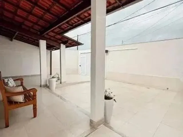 Imagem: A casa possui 2 Dormitórios, 1 Suíte, 2 Banheiros, 2