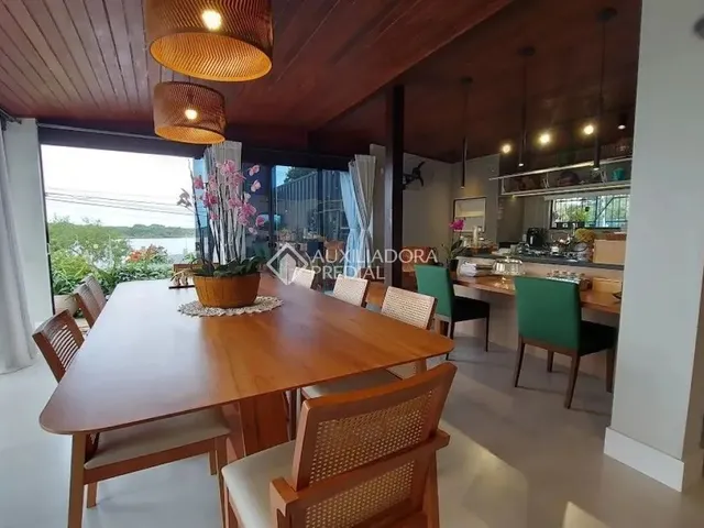 Imagem 1: Casa com 4 Quartos (1 Suíte) no Novo Campeche - Florianópolis -Sc