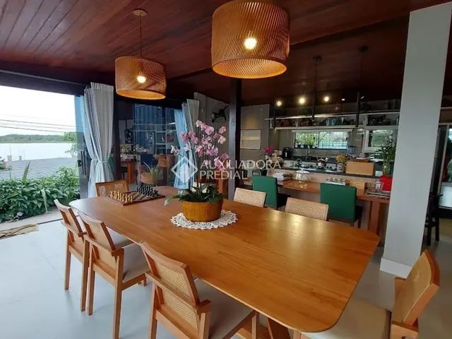 Imagem 3: Casa com 4 Quartos (1 Suíte) no Novo Campeche - Florianópolis -Sc