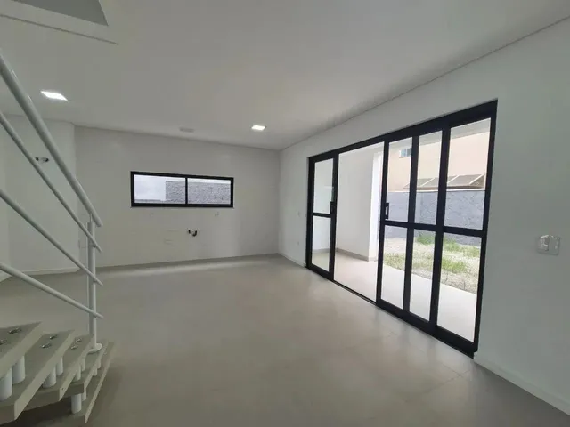 Imagem 2: Casa Geminada com 3 Dormitíos- Carianos- Florianópolis- Sc