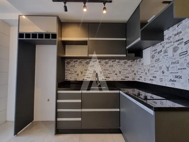 Imagem 8: Apartamento Semimobiliado no Bairro Santo Antônio com 2 Quartos, Cozinha com Armários E