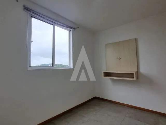 Imagem 7: Apartamento Semimobiliado no Bairro Santo Antônio com 2 Quartos, Cozinha com Armários E