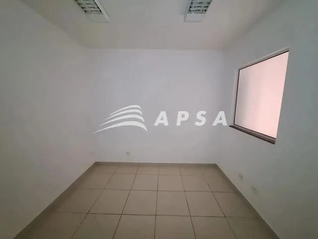 Imagem 4: Excelente Conjunto com Salas Interligadas com Divisórias, de Frente, Arejada, 116M²